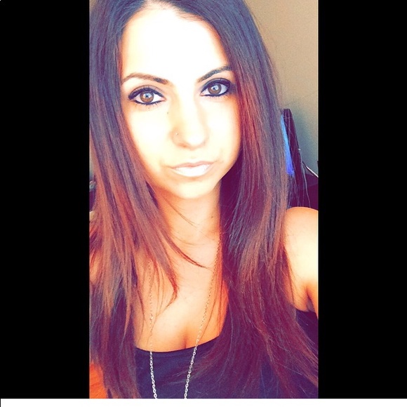 Meet your Posher, Laura - Picture 1 of 1